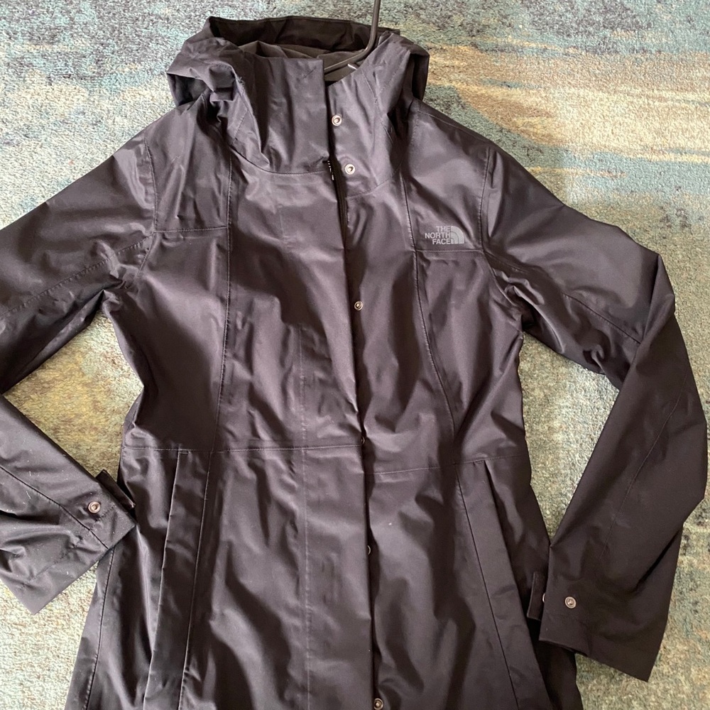 THE NORTH FACE rain jacket